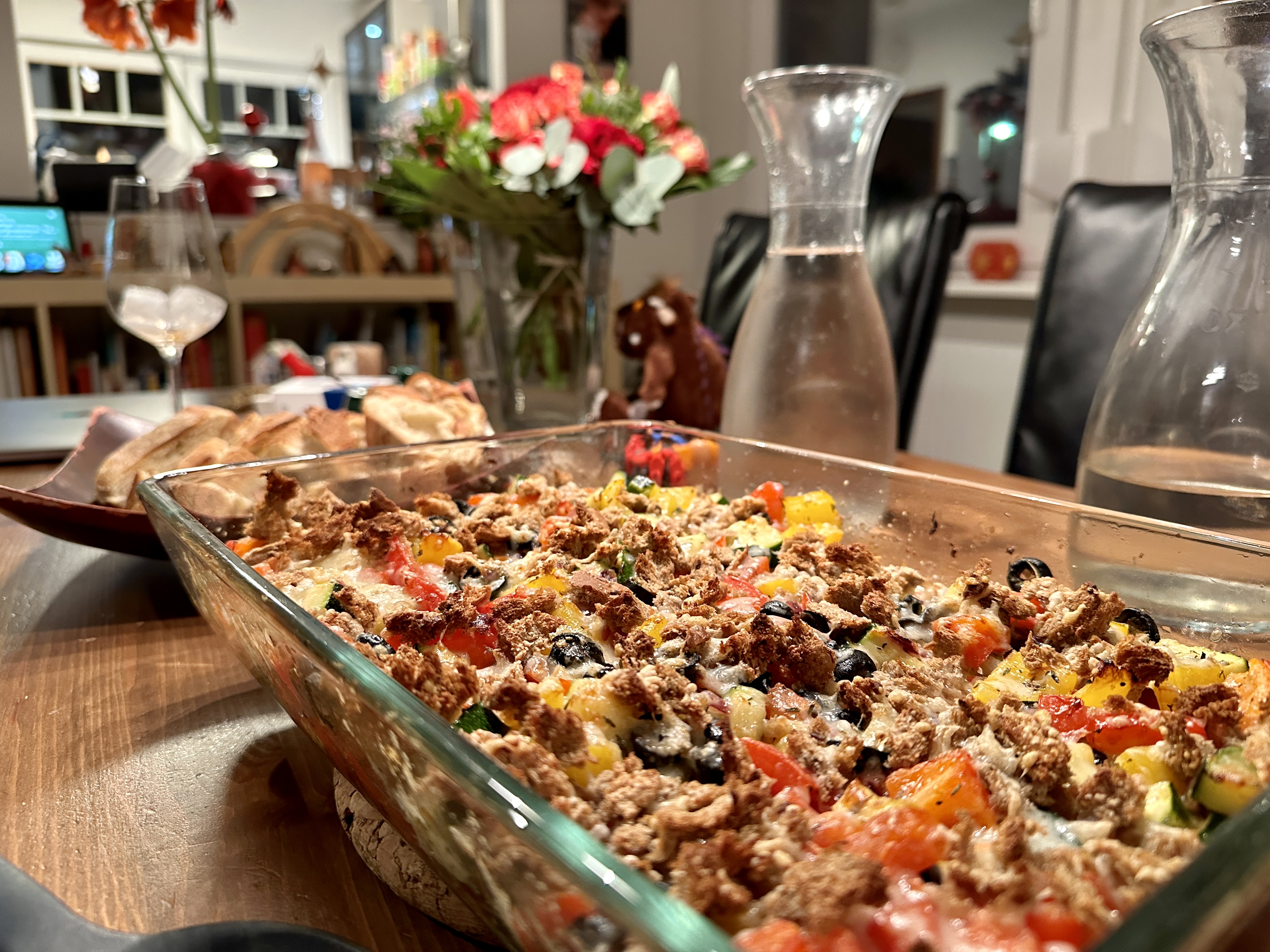 <i>Buntes</i><i>Gem&uuml;segratin</i><i>mit Parmesan</i><i>&uuml;berbacken</i>